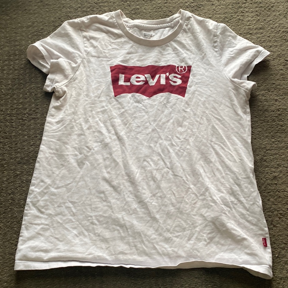 White Levi’s T-shirt